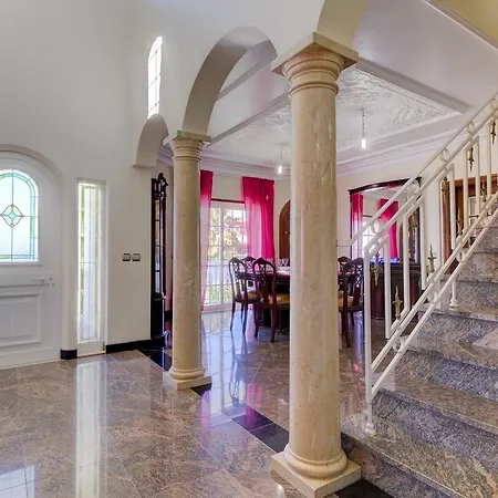 Menir Villa